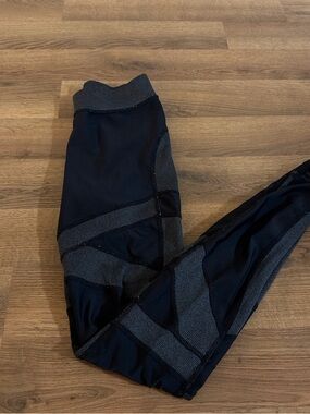 ALO Yoga Black and Charcoal Mesh Panel Leggings